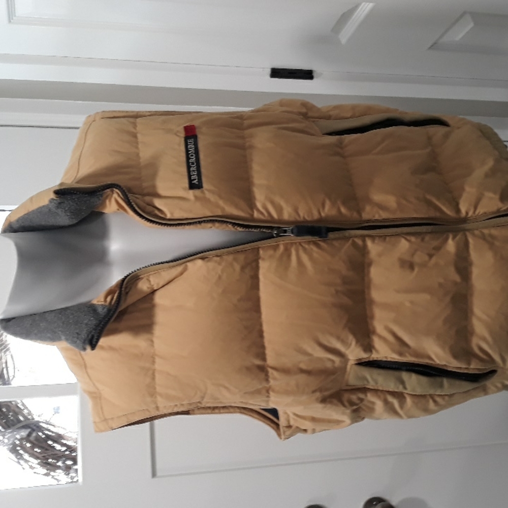 Abercrombie mens tan goose down zipper vest. Large (labeled M)
